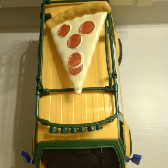 Teenage Mutant Ninja Turtles Mutant Mayhem Pizza Fire Delivery Van - Picture 6 of 10